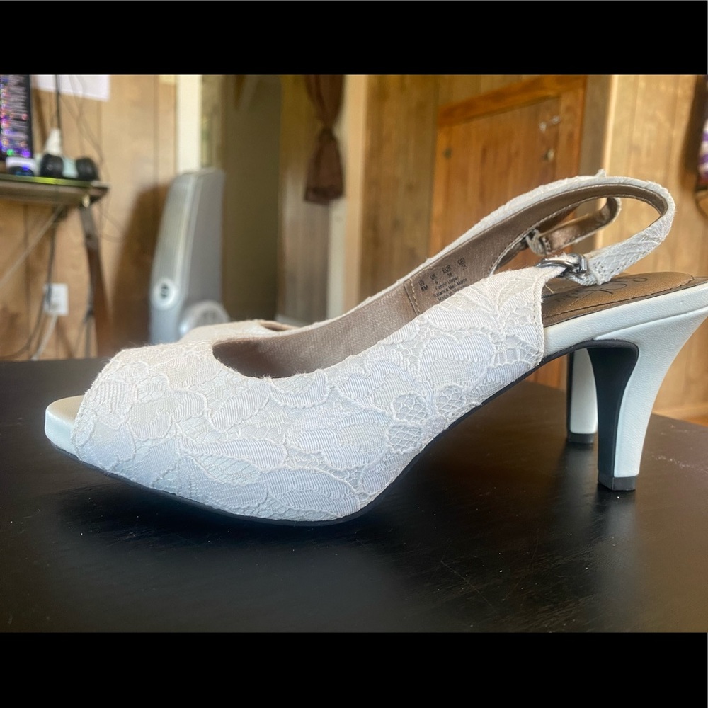 LifeStride White Heels Size 8M